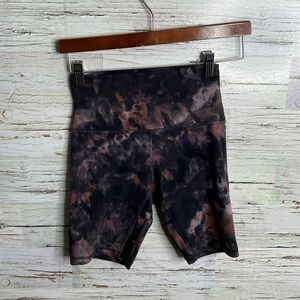 Lululemon gray pink align high rise shorts size 4 athletic